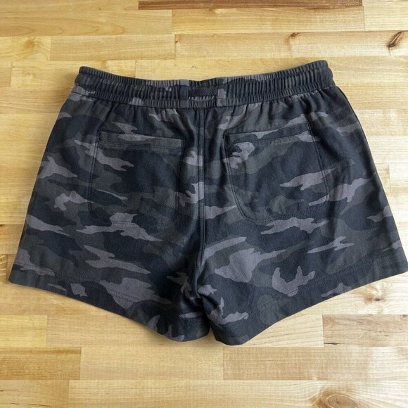 Athleta Farallon Shorts Sweat Drawstring Elastic Waist Pockets Green Camo Size 2 - Picture 2 of 9